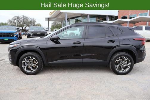 Mosaic Black Metallic 2025 Chevrolet Trax LT
