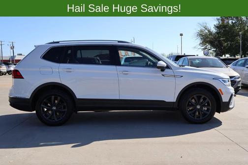 Pure White 2024 Volkswagen Tiguan 2.0T SE