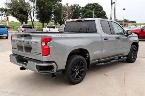 2025 Chevrolet Silverado 1500 Custom