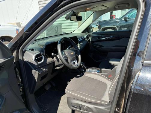 Mosaic Black Metallic 2024 Chevrolet Trailblazer LT