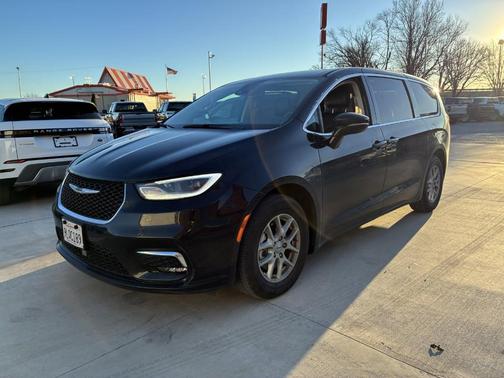 2024 Chrysler Pacifica Touring-L
