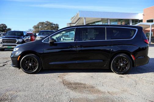 2024 Chrysler Pacifica Touring-L
