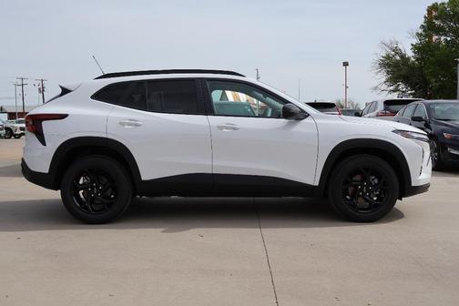 Summit White 2026 Chevrolet Trax LT