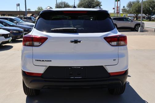 Summit White 2026 Chevrolet Trailblazer LT