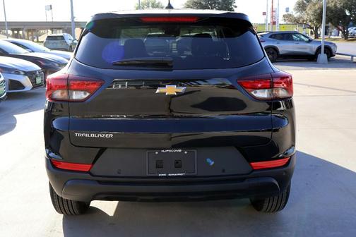 Mosaic Black Metallic 2026 Chevrolet Trailblazer LS