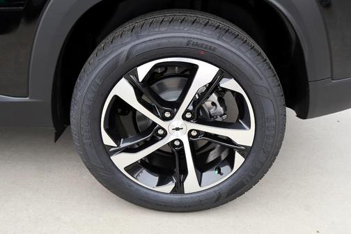 Mosaic Black Metallic 2026 Chevrolet Trax 1RS