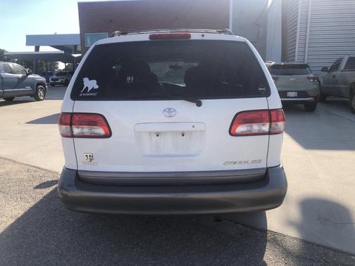 2003 Toyota Sienna LE