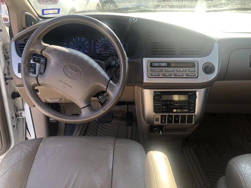 2003 Toyota Sienna LE