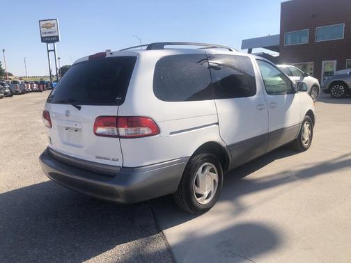 2003 Toyota Sienna LE