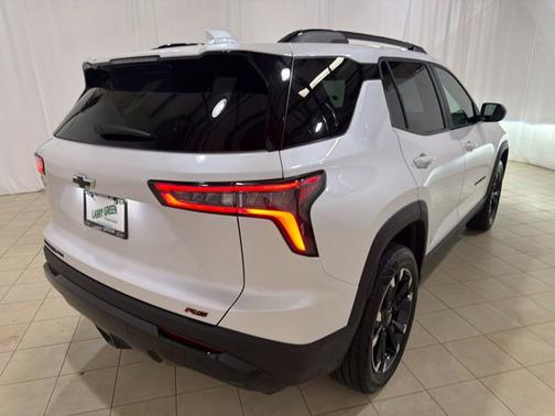 Iridescent Pearl Tricoat 2025 Chevrolet Equinox RS