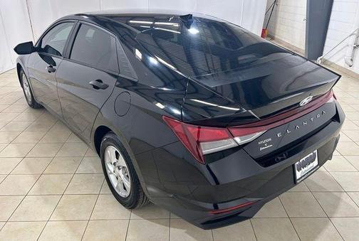 Onyx Black 2023 Hyundai ELANTRA SE