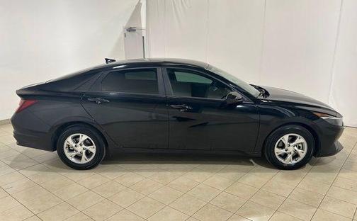 Onyx Black 2023 Hyundai ELANTRA SE