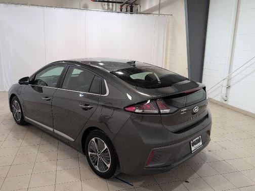 2022 Hyundai IONIQ Plug-In Hybrid Limited