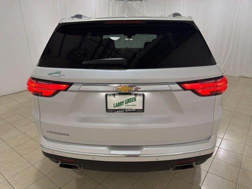 Iridescent Pearl Tricoat 2023 Chevrolet Traverse High Country