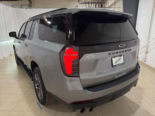 Sterling Gray Metallic 2025 Chevrolet Suburban Z71