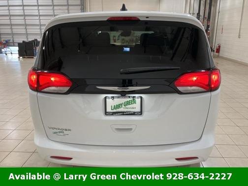 2023 Chrysler Voyager LX
