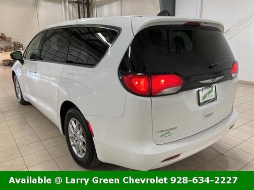 2023 Chrysler Voyager LX