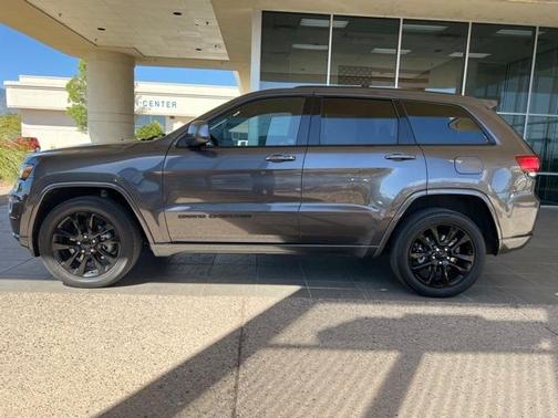 Photo 2 of 25 of 2019 Jeep Grand Cherokee Altitude