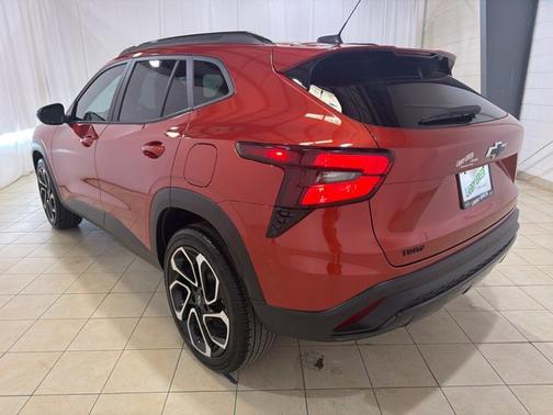 Cayenne Orange Metallic 2024 Chevrolet Trax 2RS