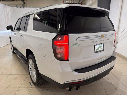 Iridescent Pearl Tricoat 2021 Chevrolet Suburban High Country