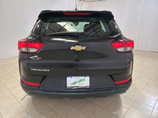 Mosaic Black Metallic 2022 Chevrolet Trailblazer LS