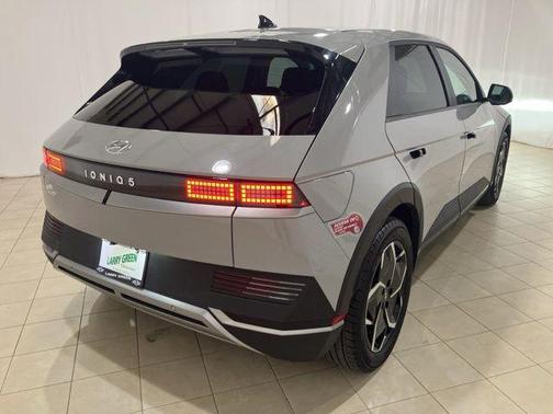 2024 Hyundai IONIQ 5 SE Standard Range
