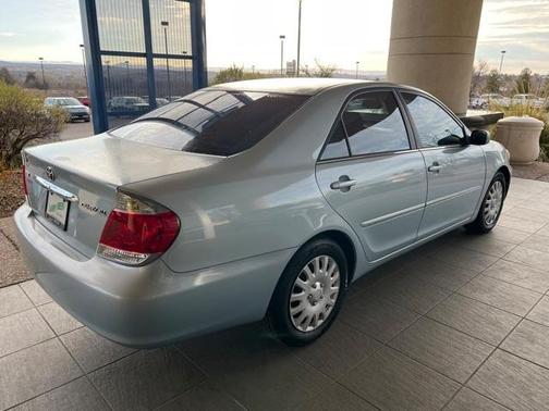 Photo 5 of 21 of 2006 Toyota Camry XLE