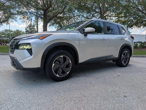 Brilliant Silver Metallic 2024 Nissan Rogue SV