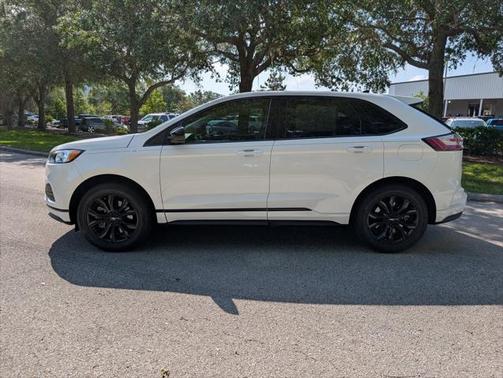 2022 Ford Edge SE