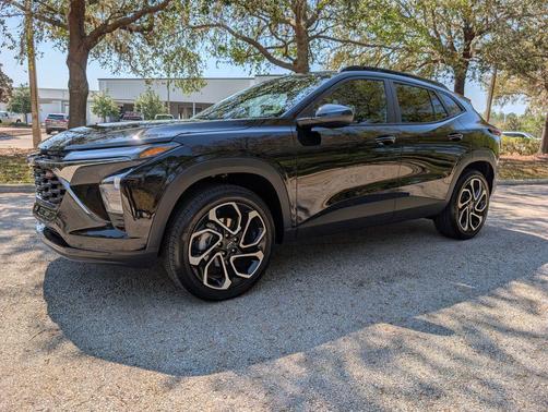 Mosaic Black Metallic 2025 Chevrolet Trax FWD 2RS