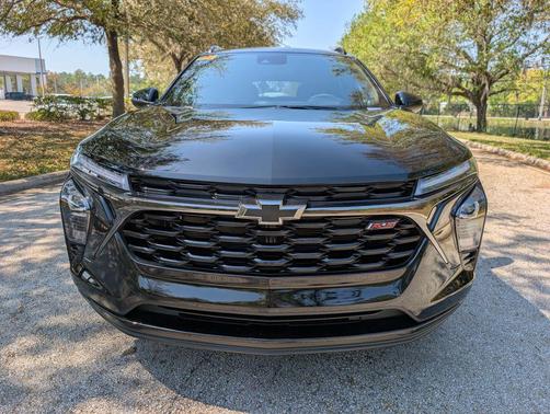 Mosaic Black Metallic 2025 Chevrolet Trax FWD 2RS