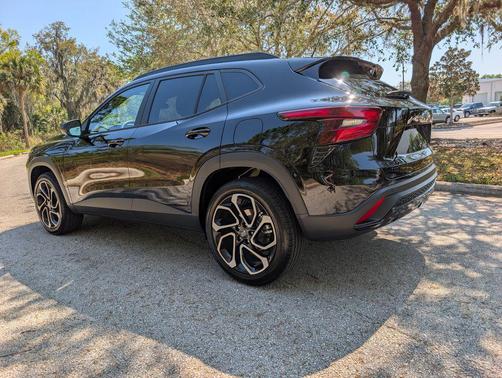 Mosaic Black Metallic 2025 Chevrolet Trax FWD 2RS