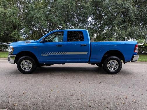 2020 RAM 2500 Tradesman Crew Cab 4X4 6'4' Box