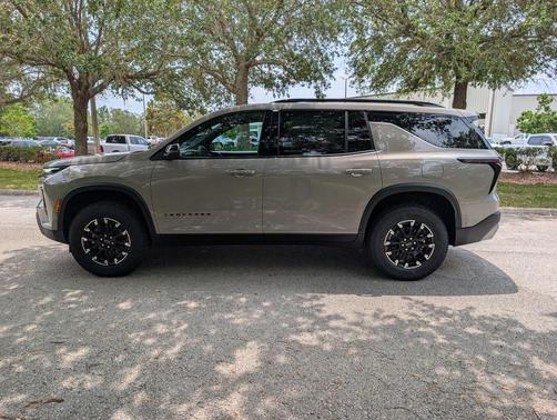 Sandstone Gray 2026 Chevrolet Traverse AWD Z71