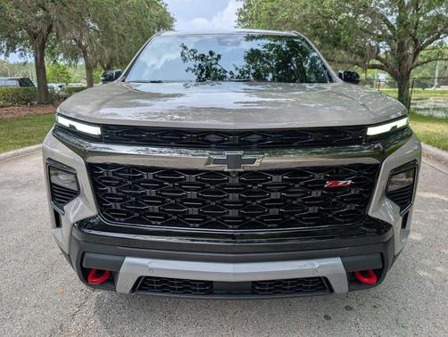 Sandstone Gray 2026 Chevrolet Traverse AWD Z71