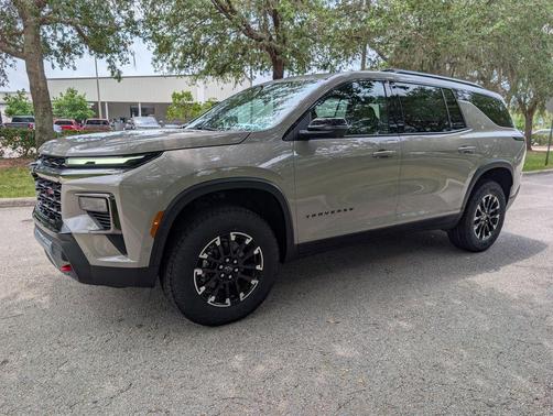 Sandstone Gray 2026 Chevrolet Traverse AWD Z71