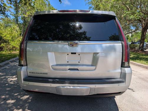 Radiant Silver Metallic 2019 Cadillac Escalade Luxury