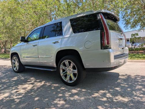 Radiant Silver Metallic 2019 Cadillac Escalade Luxury