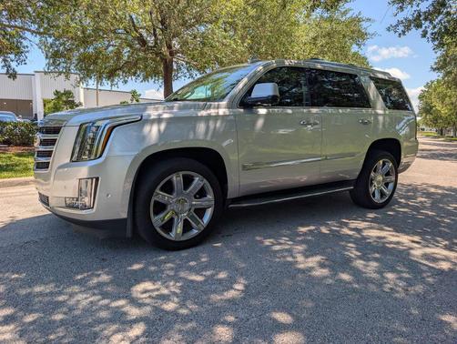 Radiant Silver Metallic 2019 Cadillac Escalade Luxury