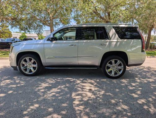 Radiant Silver Metallic 2019 Cadillac Escalade Luxury
