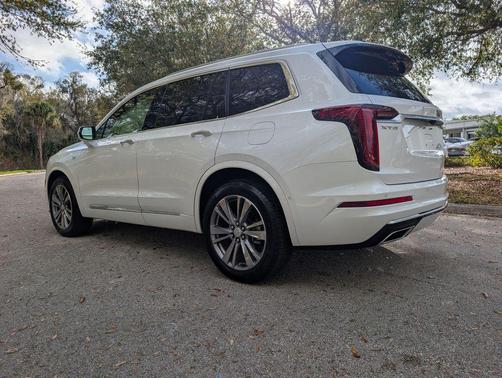 2025 Cadillac XT6 Premium Luxury FWD