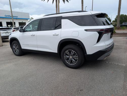 Summit White 2026 Chevrolet Traverse LT