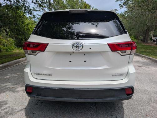 Blizzard Pearl 2019 Toyota Highlander LE Plus