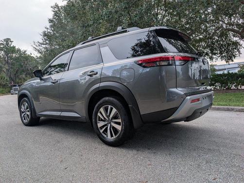 2022 Nissan Pathfinder SL 4WD