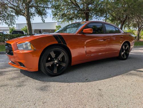 Pitch Black 2013 Dodge Charger SXT