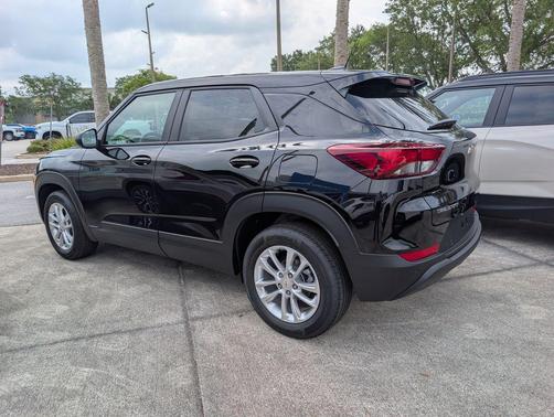 Mosaic Black Metallic 2026 Chevrolet Trailblazer LS