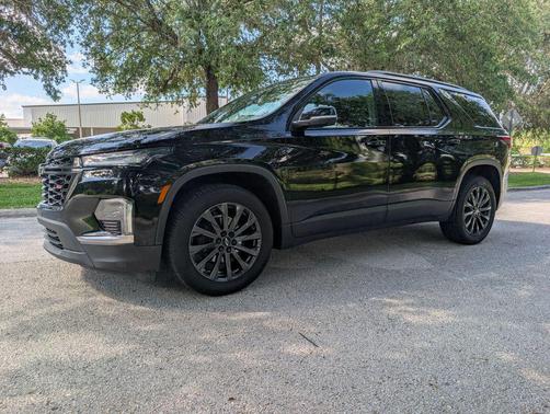 Mosaic Black Metallic 2023 Chevrolet Traverse RS