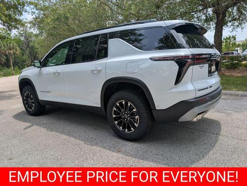 Polar White Tricoat 2026 Chevrolet Traverse AWD Z71