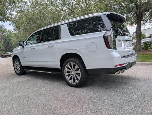 Polar White Tricoat 2026 Chevrolet Suburban Premier