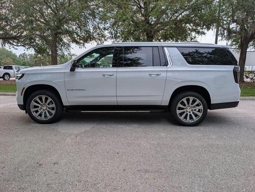 Polar White Tricoat 2026 Chevrolet Suburban Premier